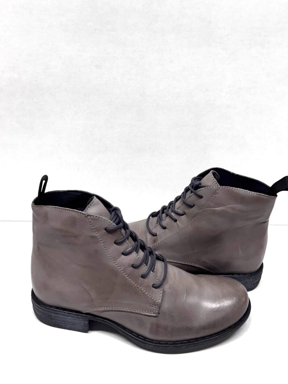 MIZ MOOZ LEATHER LACE UP BOOTIE GRAY 37EU / 7US NEW B-17